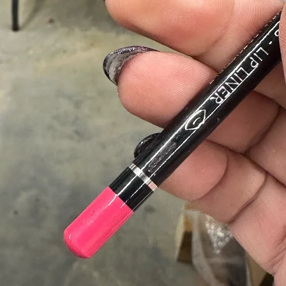 Givenchy 04 Fuschia Irresistable Lip Liner Pencil - Picture 5 of 6